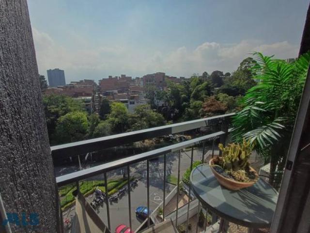 Apartamento En Venta En Medellin En Loma De Los Bernal V378017
