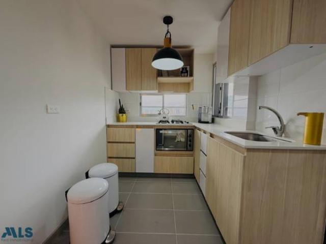 Apartamento En Venta En Medellin En Loma De Los Bernal V379223