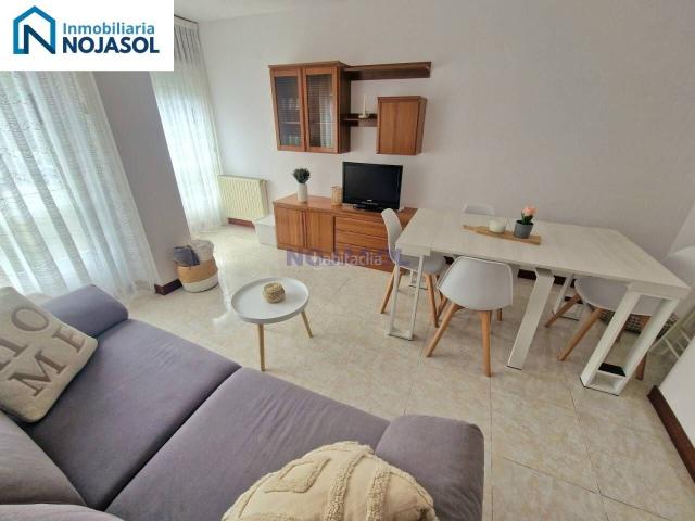 Apartamento en venta en Noja, Pedroso. REF.000072 EN EXCLUSIVA, APARTAMENTO CON ASCENSOR, CALEFACCIÓN, GARAJE, TRASTERO, URB CON PISCINA, BARBACOA, FRONTON, A. Apartamentos.