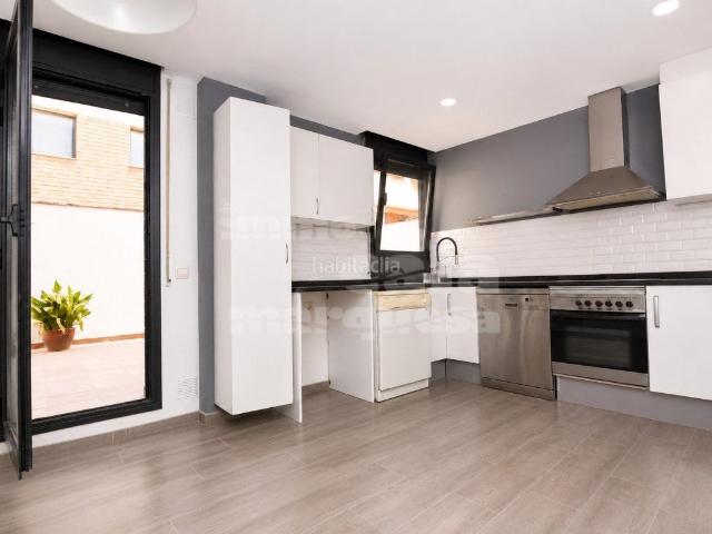 Apartamento en venta en Palamós, Platja Gran Costa Brava. Fantástica planta baja a 200 m de la Platja Gran de Palamós con amplio patio privado de 34 m. Apartamentos.