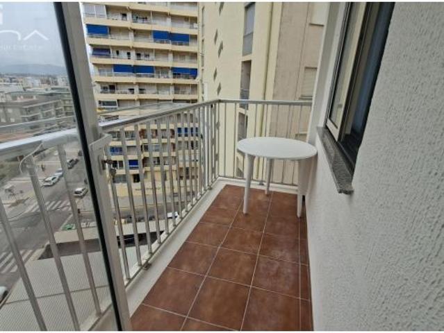 Apartamento en venta en primera línea de la Playa de Bellreguard con vistas al mar y totalmente refo