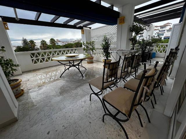 Apartamento en Venta en Puerto Banús