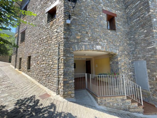 Apartamento en venta en Rialp Pirineos. Piso en planta baja en Roní. Apartamentos.