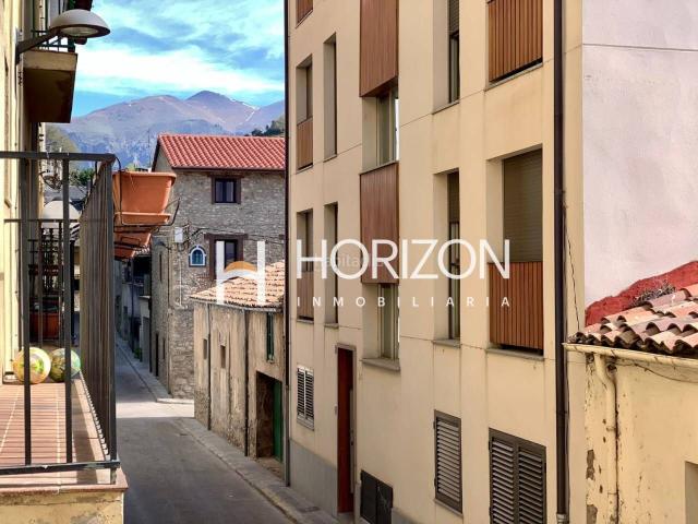 Apartamento en venta en Ribes de Freser Pirineos. Dúplex con dos viviendas independientes, ascensor y rentabilidad inmediata junto a Vall de Núria. Apartamentos Ribes de.