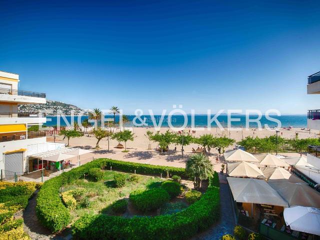 Apartamento en venta en Roses, Salatar Costa Brava. Ático en primera linea de mar en Roses Salatar con licencia turística. Apartamentos.