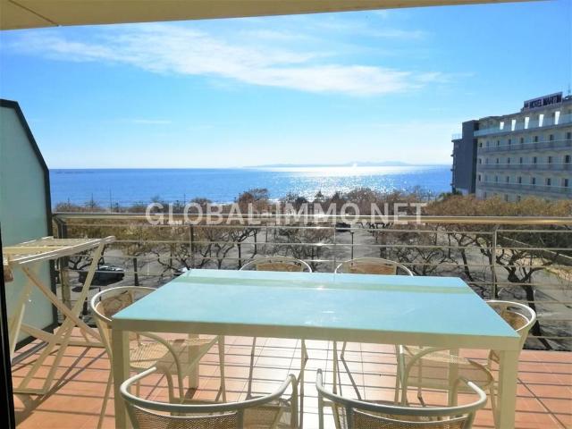 Apartamento en venta en Roses, Salatar Costa Brava. Exclusivo apartamento en primera línea de mar con licencia turística en Roses. Apartamentos.