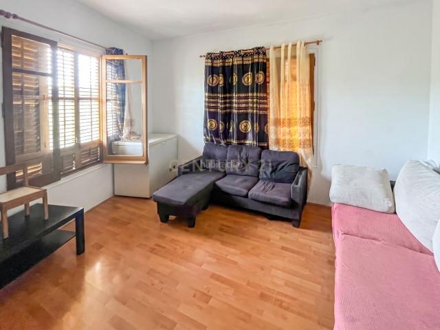 Apartamento en venta en Sant Cebrià de Vallalta. Planta baja independiente de 4 habitaciones en el centro de Sant Cebrià de Vallalta. Apartamentos Sant Cebrià de.