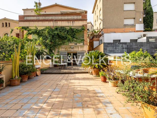 Apartamento en venta en Sant Just Desvern, La Miranda Can Candeler. Casa con espacios independientes en La Miranda. Apartamentos Sant Just.