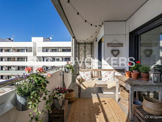 Piso en venta en Sant Just Desvern, Mas Lluí Els Miralls. Luminoso apartamento en Mas LLui comfort, piscina privada y naturaleza al lado de Barcelona. Pisos Sant Just.