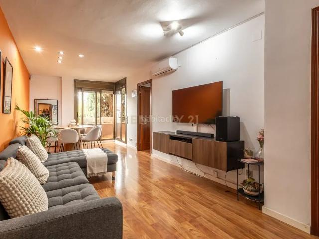 Apartamento en venta en Sant Joan Despí, Torreblanca. Piso de 3 habitaciones con amplio balcón y parking en Torreblanca, Sant Joan Despí. Apartamentos Sant Joan.