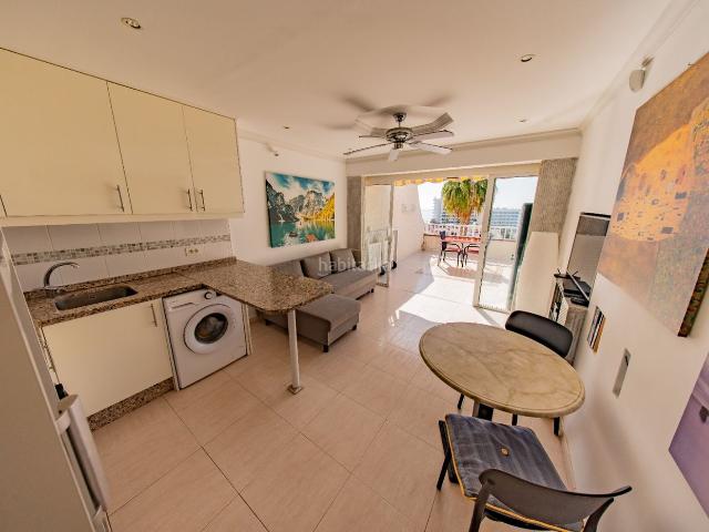 Apartamento en venta en Santiago del Teide, Acantilados de Los Gigantes. Ático reformado con amplia terraza y vistas al mar en Los Gigantes. Apartamentos Santiago del.