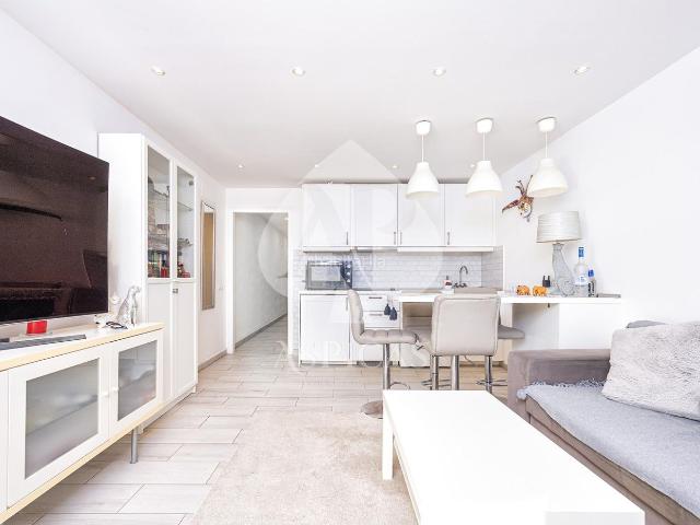 Apartamento en venta en San Bartolomé de Tirajana, Playa del Inglés. Apartamento reformado en el corazón de Playa del Inglés, a pocos minutos de la playa. Apartamentos San Bartolomé de.