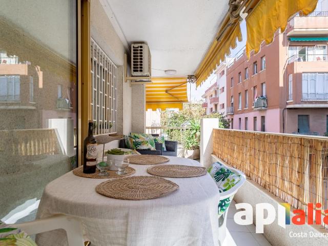Apartamento en venta en Salou, Platja de Ponent Costa Dorada. Apartamento con parking en Paseo Miramar Puerto. Apartamentos.