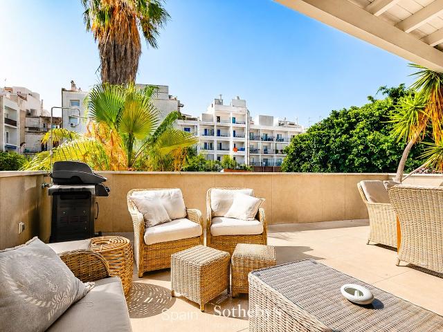 Apartamento en venta en Sitges, Centre Costa Dorada. Vivienda de diseño con gran terraza en el centro de Sitges, a un paso el mar. Apartamentos.