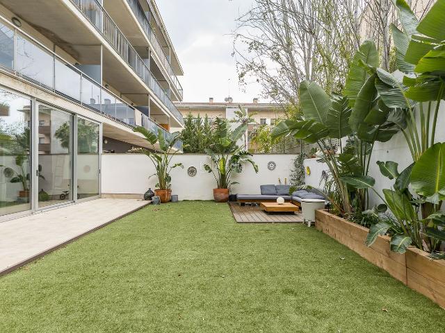 Planta baja en venta en Sitges, La Plana Costa Dorada. Planta baja en La Plana con jardín de 205 m2 y piscina comunitaria. Plantas bajas.