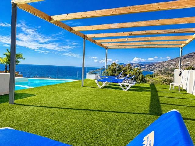 Apartamento en venta en Sorvilán. Apartamento premium en Melicena con vistas al mar y piscina infinita. Apartamentos.