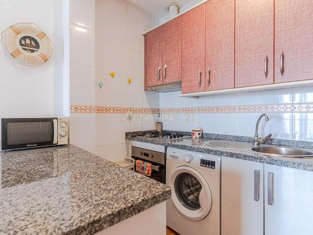 Apartamento en venta en Sorvilán. Piso en primera línea de playa en Melicena Tranquilidad y mar a la puerta de casa. Apartamentos.