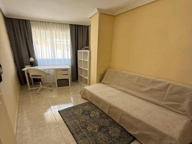 Apartamento en alquiler a solo 200 metros de Playa del Cura – Torrevieja