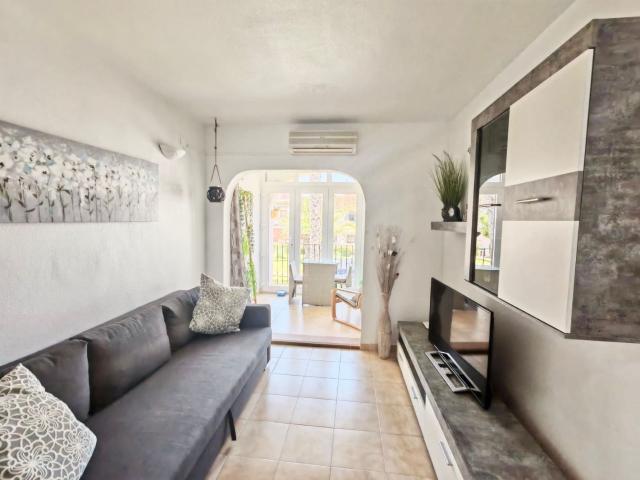 APARTAMENTO EN ALQUILER ANUAL CON MÍNIMO DE 6 MESES DE PERMANENCIA EN LOS BALCONES, TORREVIEJA