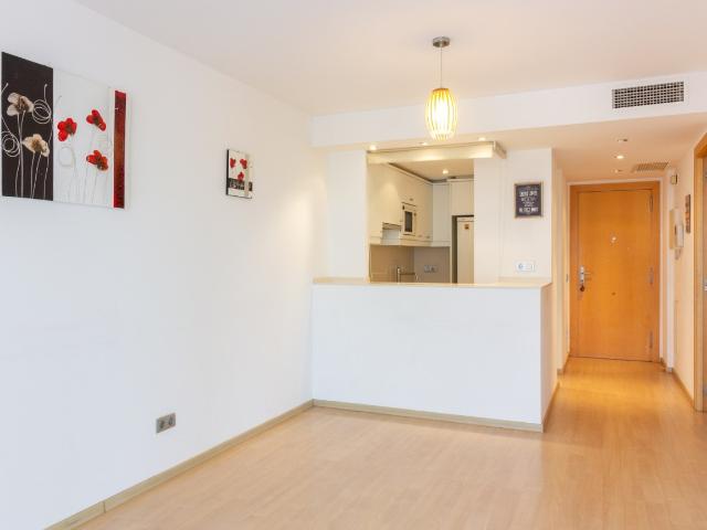 Apartamento en alquiler, complejo residencial Port gran, con dos dormitorios, parking y trastero