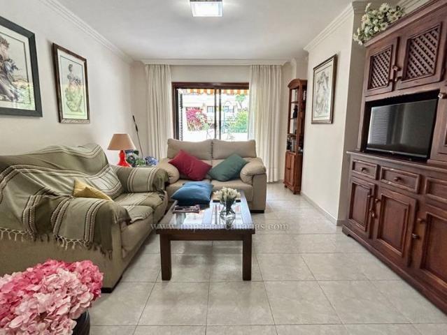 Apartamento en alquiler con gran terraza en residencial con piscina