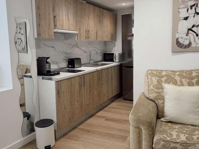 Apartamento en alquiler en Valdeacederas, Madrid