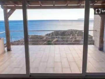 Apartamento en alquiler en Alicante, España con 4 habitaciones