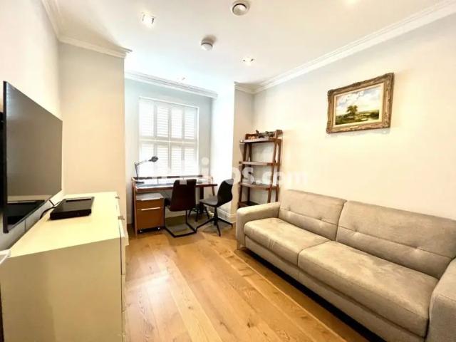 Apartamento en alquiler en Avenida de la República Argentina, 12, cerca de Calle de María Teresa Gil de Gárate