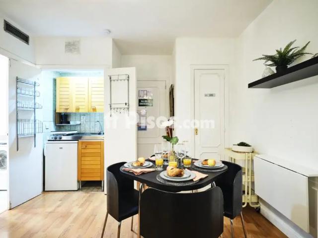 Apartamento en alquiler en Calle de Juan Bravo, cerca de Calle de Alcántara
