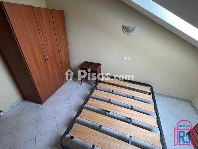 Apartamento en alquiler en Calle de la Fuente, cerca de Calle de José Bergamín
