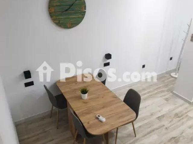 Apartamento en alquiler en Calle de Sagunto, cerca de Pasaje de los Delineantes