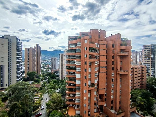 Apartamento En Arriendo En Lalinde, Medellín