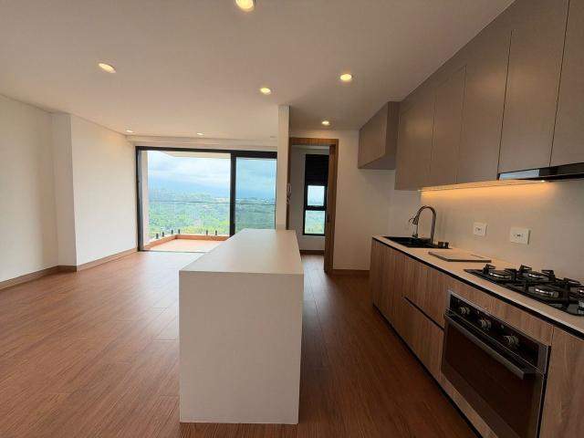 Apartamento en Av Centenario para arriendo