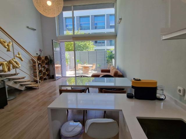 Apartamento en Calle de Julián Camarillo, Madrid