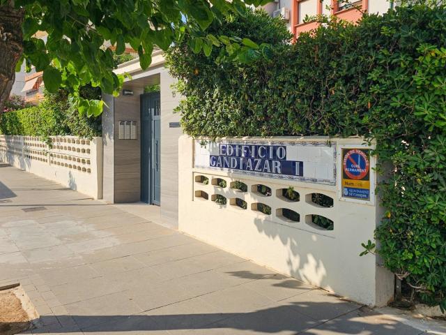 Apartamento en edificio Gandiazar I, a 100 mts del mar c/piscina y pista de tenis