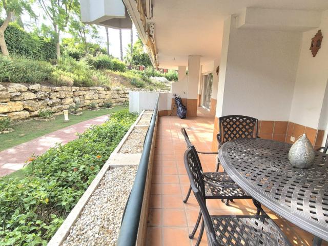 Apartamento en esquina con terraza de 70 m² en Guadalmina Alta