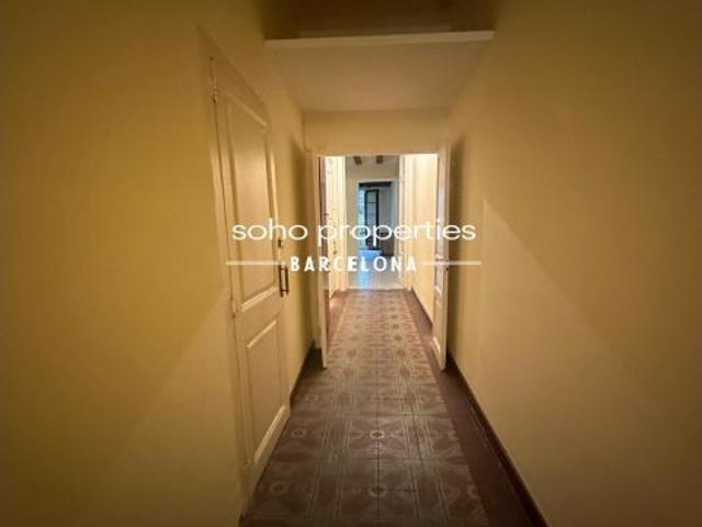 Apartamento en finca regia para reformar en La Nova Esquerra de l’Eixample