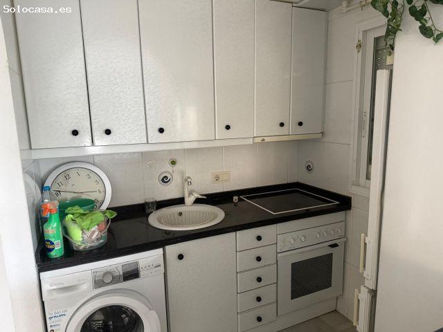 Apartamento en La Carihuela con terrazas, garaje y piscina