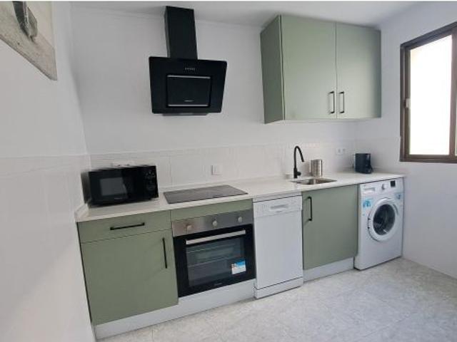 APARTAMENTO EN LA PRIMERA PISTA DE LA BARROSA
