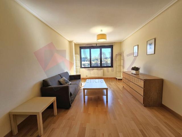 Apartamento en Lardero con 2 plazas de garaje + trastero + piscina