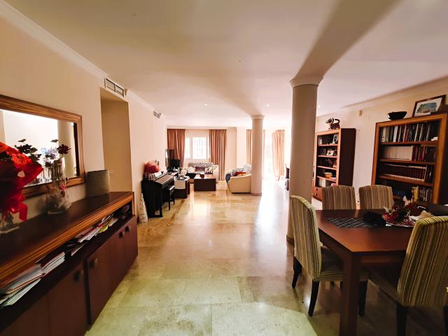 Apartamento en Las Lomas del Marbella Club, a pasos de Puent. 198m² Marbella