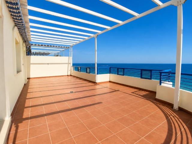 Apartamento en Playa Bajadilla Puertos Marbella. Ref: 03683