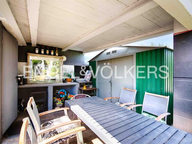 Apartamento en planta baja totalmente reformado con gran ter. 131m² Roses