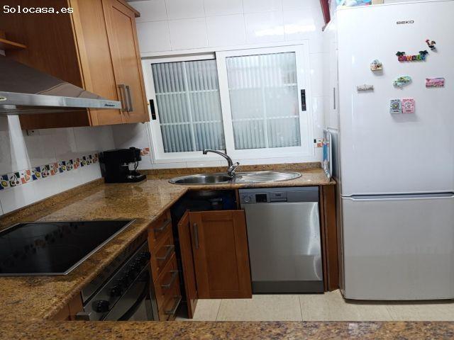 Apartamento en Planta Baja con Acceso Directo a Piscina 2 dormitorios, 2 baños – Urbanización Marque