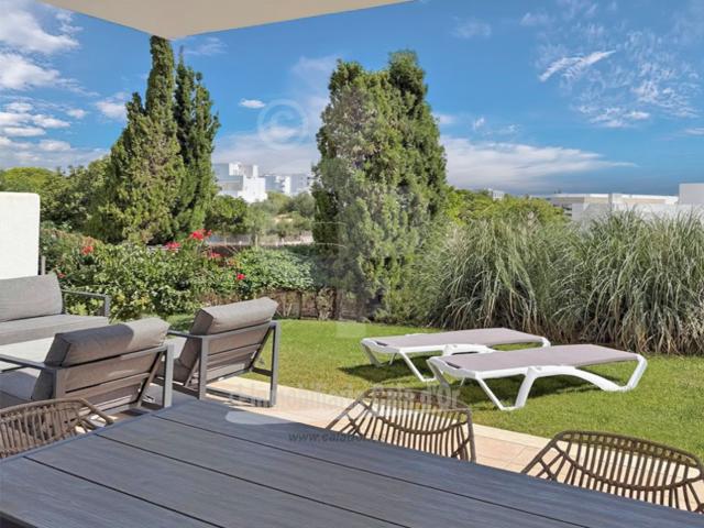 Apartamento en planta baja con licencia turística y jardín privado