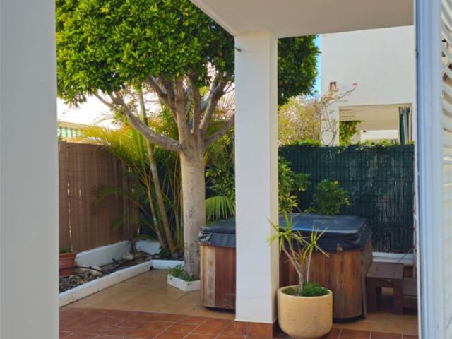 Apartamento en planta baja de 3 dormitorios y 2 baños situad. 80m² Vera Playa