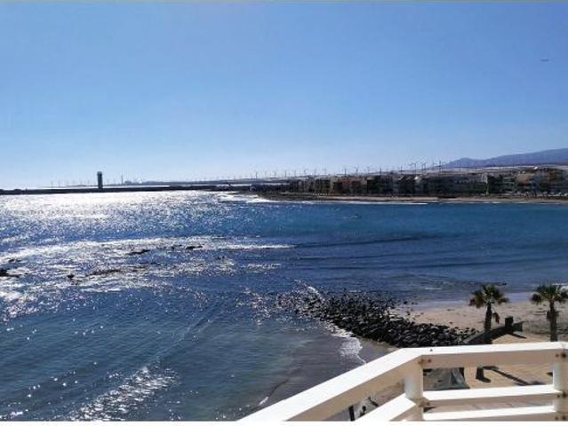 ? Apartamento en primera linea de la playa de Arinaga?