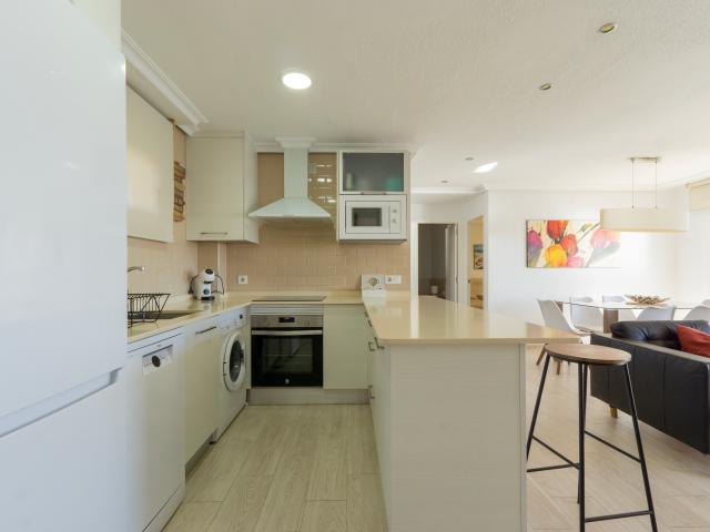 Apartamento en Primera Línea de Playa con Vistas Panorámicas al Mar en Mil Palmeras