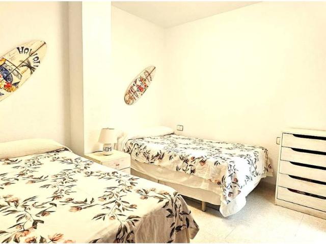 APARTAMENTO EN PRIMERA LÍNEA DE PLAYA Vistas al mar + Garaje | 700 €/mes