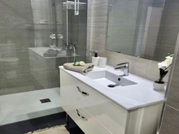 Apartamento en Primera Línea del Paseo Marítimo del Rincón de la Victoria